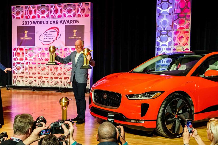 Jaguar schwimmt auf elektrischer Erfolgswelle
