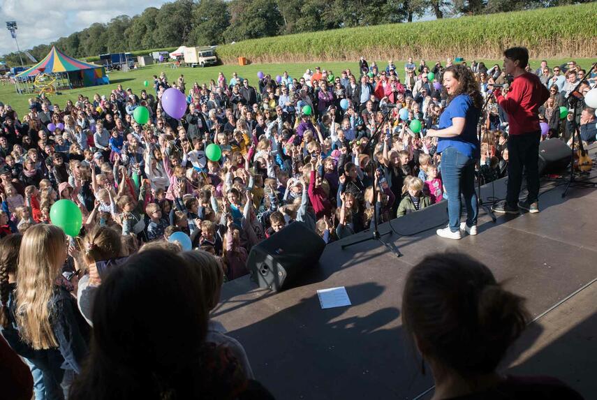 Rund 28 000 Besucher strömten beim 9. Familienfest auf´s Dycker Feld